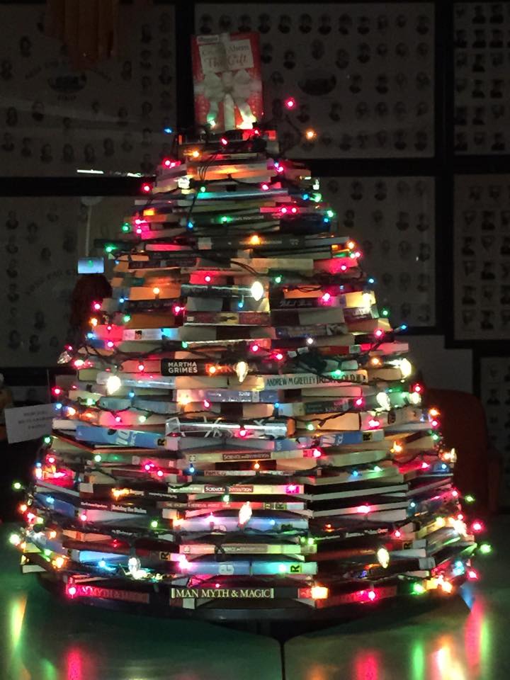 Book tree during the winter holdiays at Fort Gay.